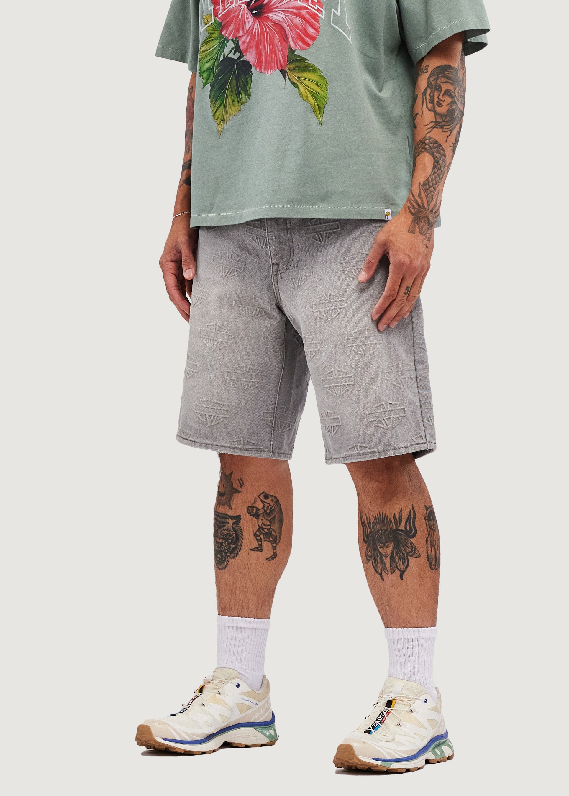 M Shield Debossed Pattern Denim Shorts (Gray Wash)
