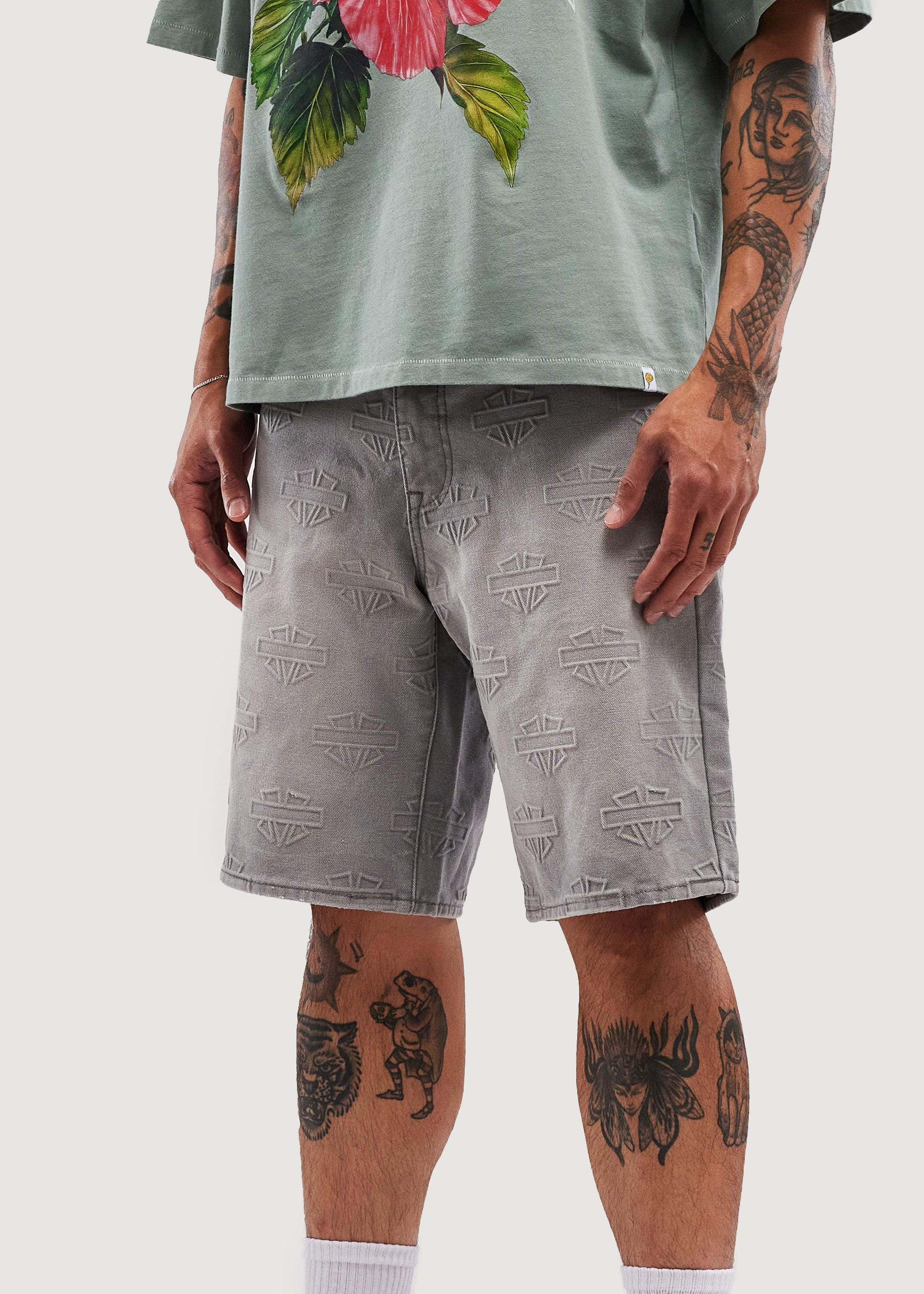 M Shield Debossed Pattern Denim Shorts (Gray Wash)