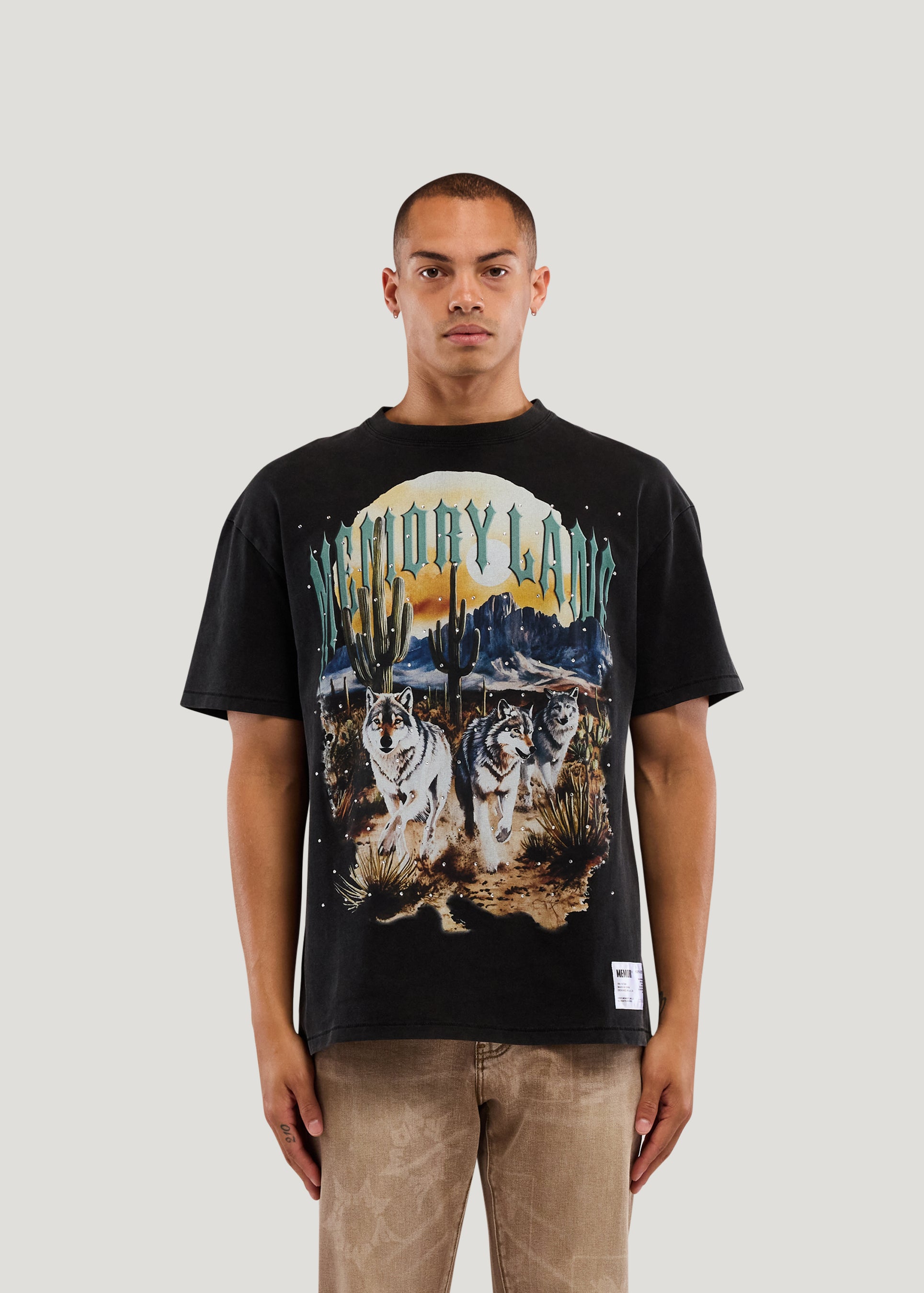 RUNNING WOLVES TEE