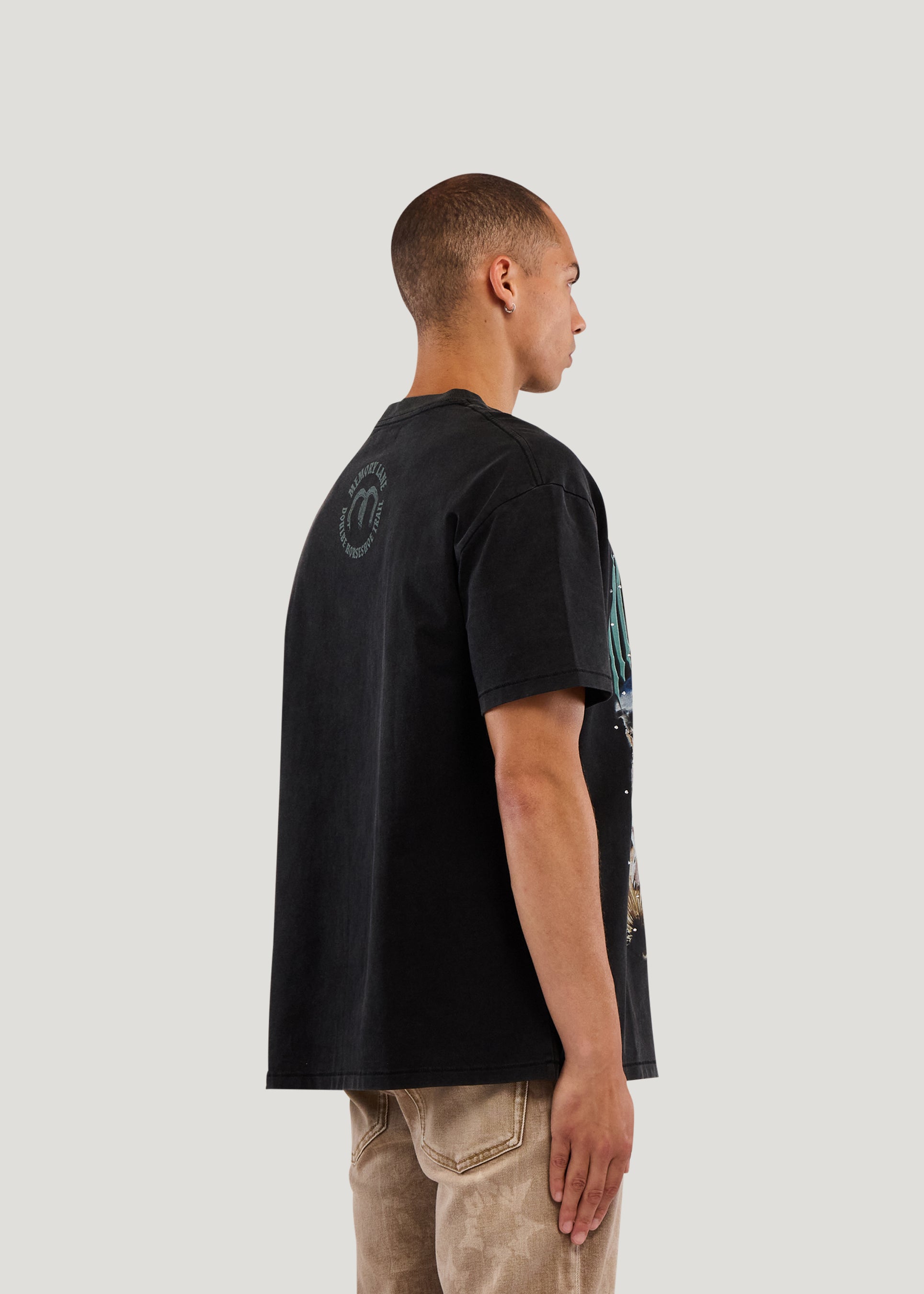 RUNNING WOLVES TEE