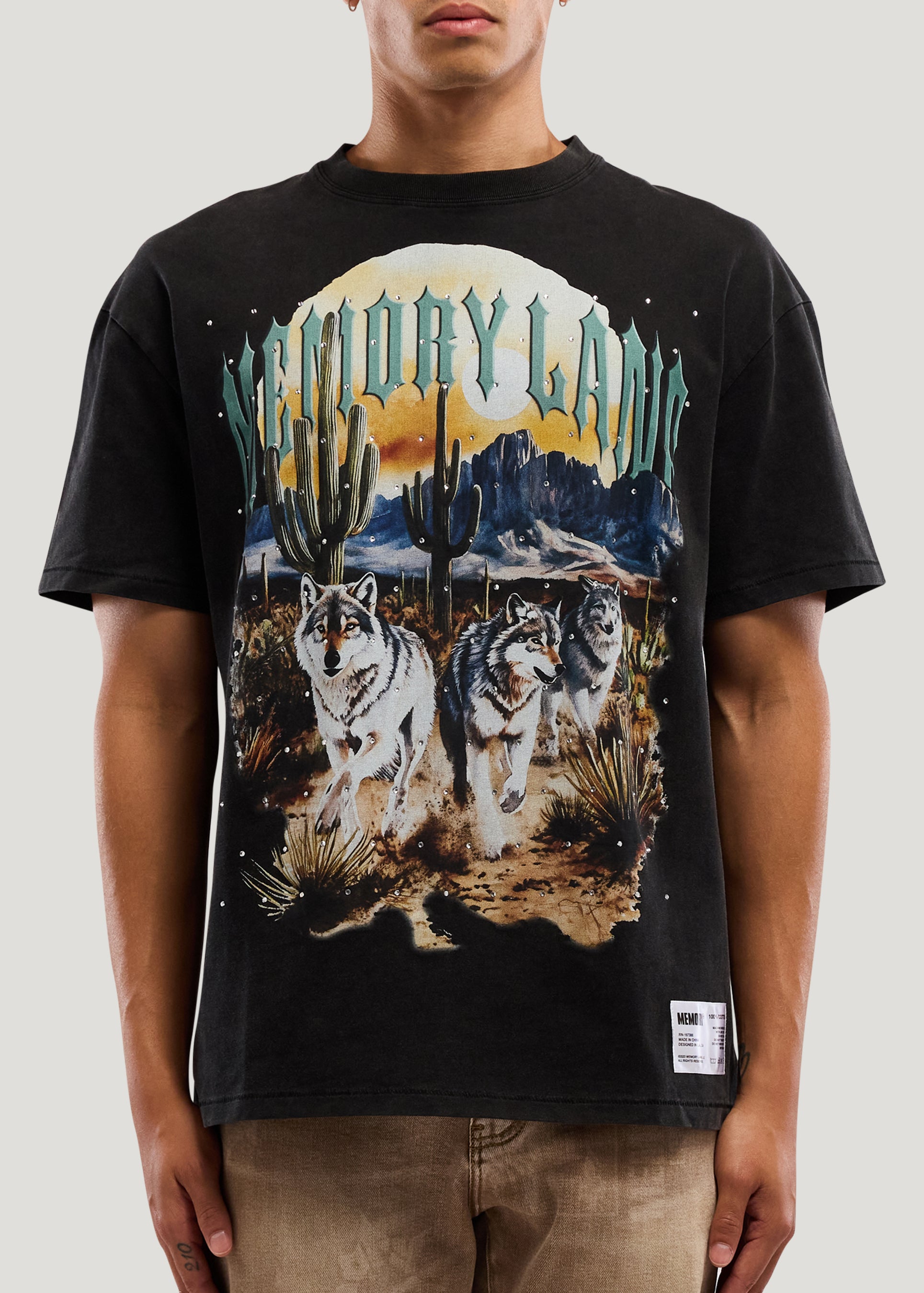 RUNNING WOLVES TEE