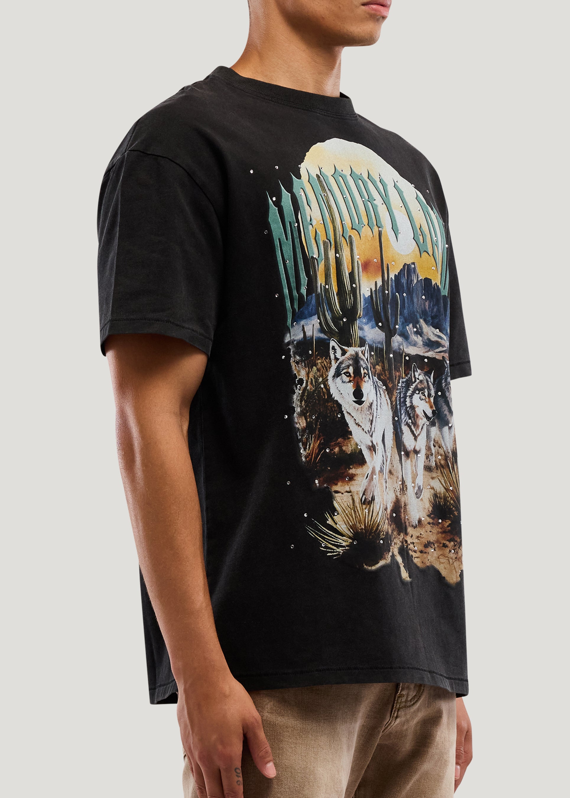RUNNING WOLVES TEE